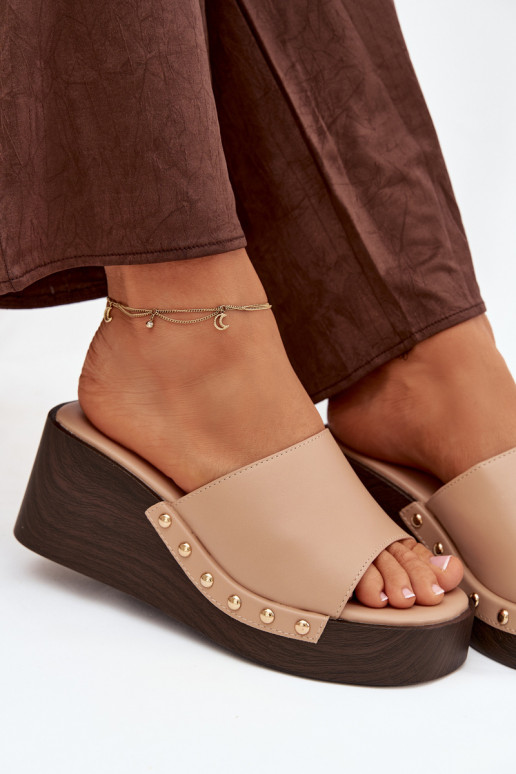 Pantoufles pour femmes Sur un coin Ze couleur doréemi Goujons beige Arionne