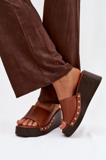 Pantoufles pour femmes Sur un coin Ze couleur doréemi Goujons marron Arionne