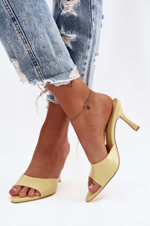 mit Lackeffekt Damenhausschuhe mit Absätzen gelbe Farbe Lirissa