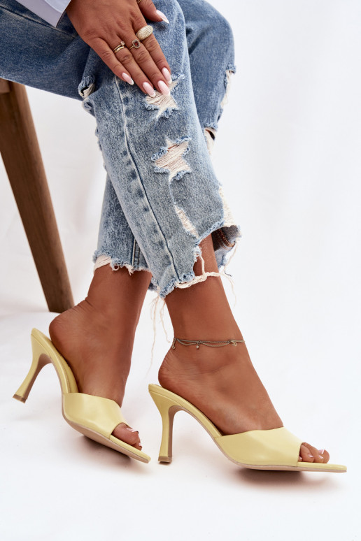 avec effet vernis Pantoufles pour femmes avec des talons couleur jaune Lirissa