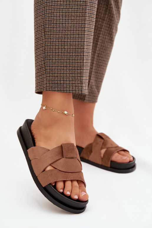 Pantoufles pour femmes en daim écologiqueoÀe avec des bandes marron Il fautrivessa