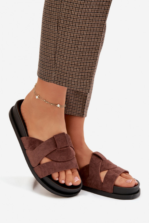 Pantoufles pour femmes en daim écologiqueoÀe avec des bandes marron foncé Il fautrivessa