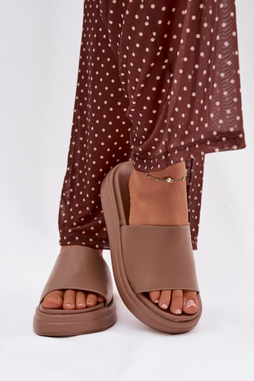 Dames zandkleurige slippers met plateau Tanelisse 2