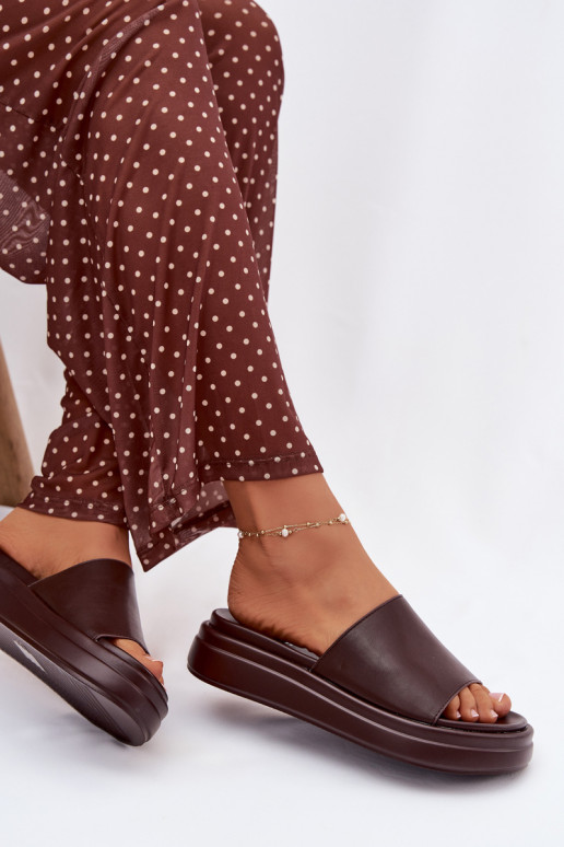 Pantoufles pour femmes avec une plateforme CzekoladoÀe Tanelisse