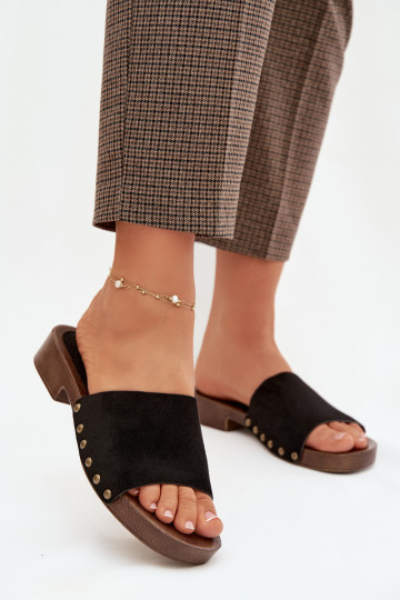 Sandales féminines à talons larges couleur or avec clous couleur marron