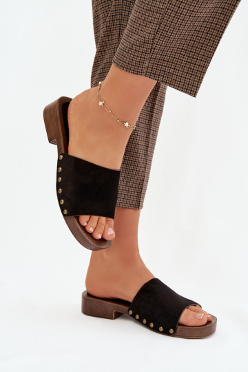 Damespantoffels met brede hakken in goudkleur met zwarte studs 2