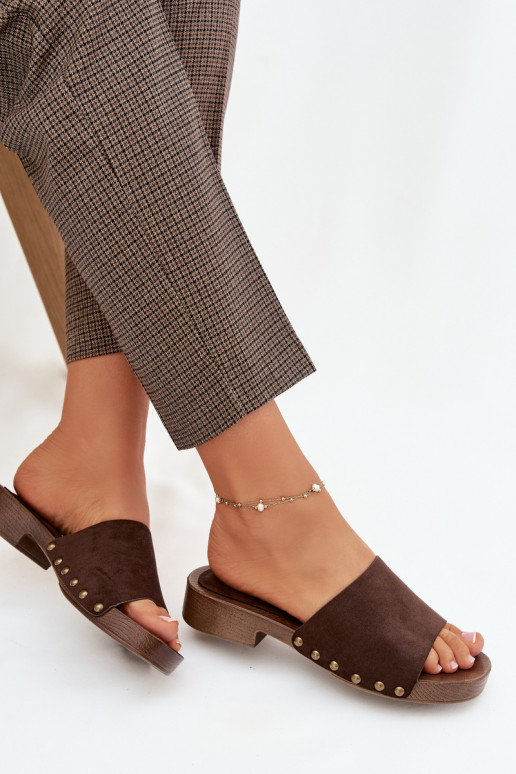 Pantoufles pour femmes avec des talons larges Ze couleur doréemi Goujons CzekoladoÀe Girella