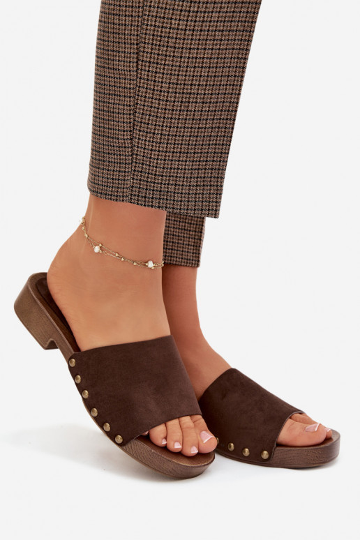 Pantoufles pour femmes avec des talons larges Ze couleur doréemi Goujons CzekoladoÀe Girella