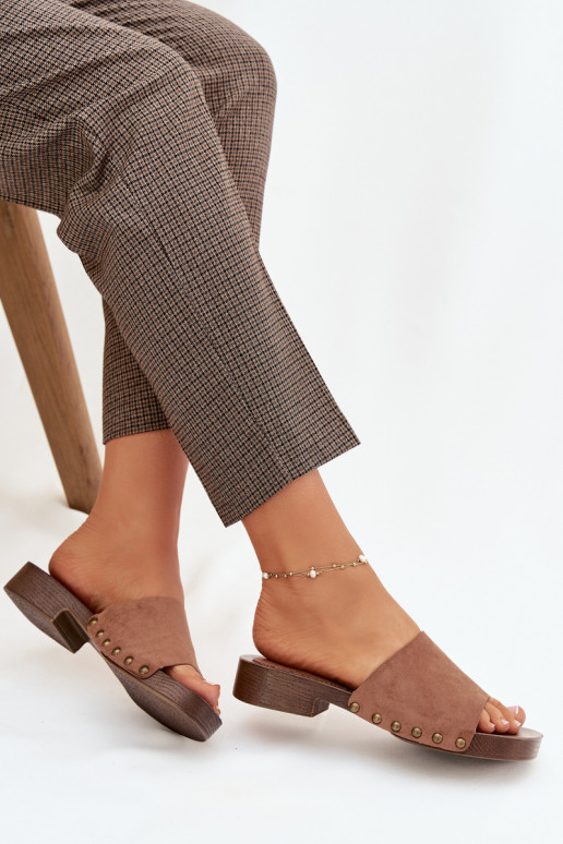 Damespantoffels met brede hakken Ze gouden kleurmi Studs bruine kleur Girella