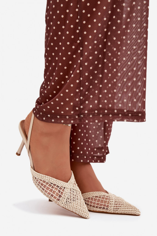 des sandales avec des éléments ajourés avec des talons fins couleur ivoire Hanelis