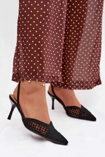 des sandales avec des éléments ajourés avec des talons fins couleur noire Hanelis