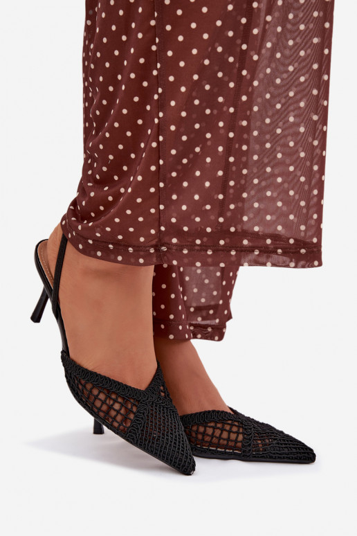 des sandales avec des éléments ajourés avec des talons fins couleur noire Hanelis