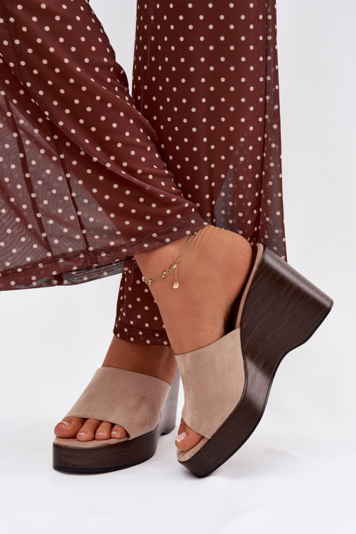 Pantoufles pour femmes Sur un coin beige Ravelia