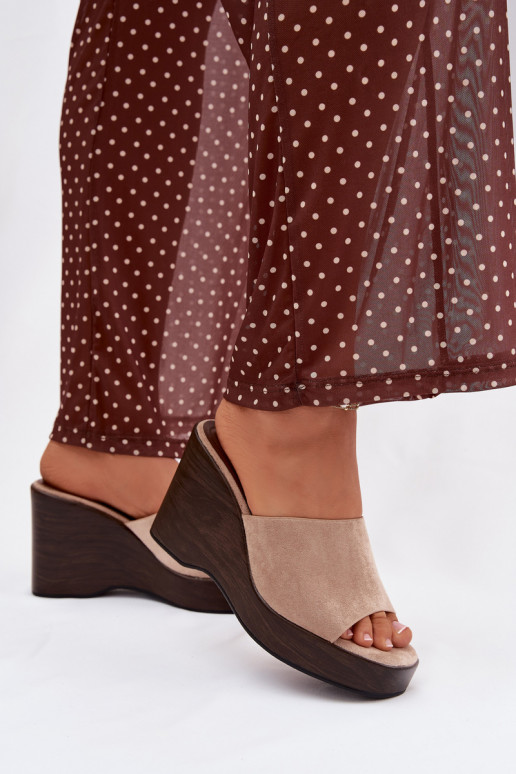 Pantoufles pour femmes Sur un coin beige Ravelia