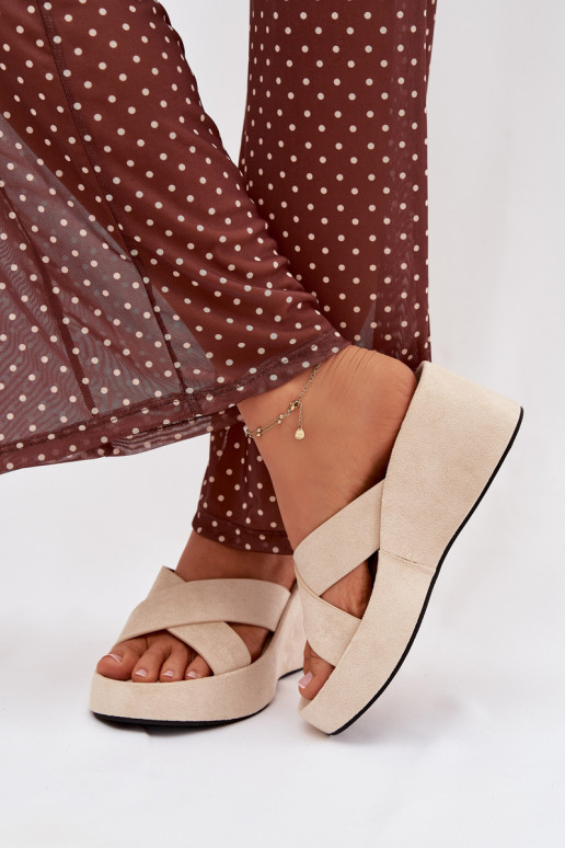 Pantoufles pour femmes Sur un coinen daim écologiqueu beige Calorine