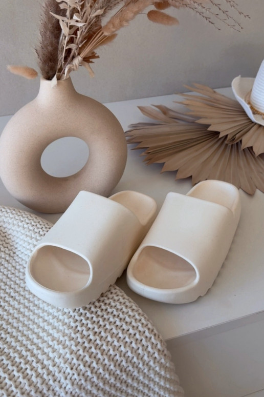 Ivoor kleurige dames slippers Olyria met plateau