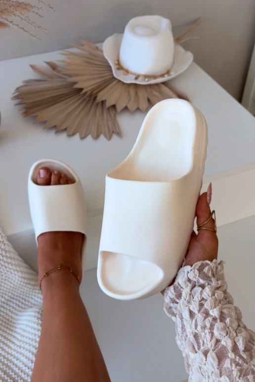 Ivoor kleurige dames slippers Olyria met plateau