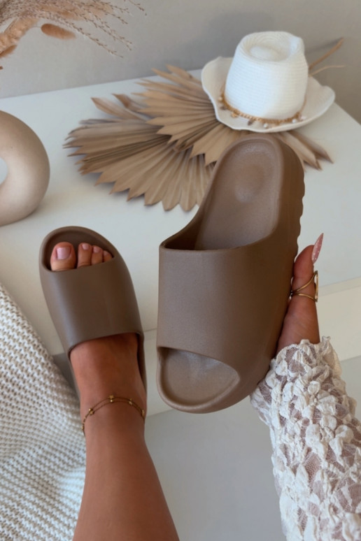 Bruine dames slippers Olyria met plateau