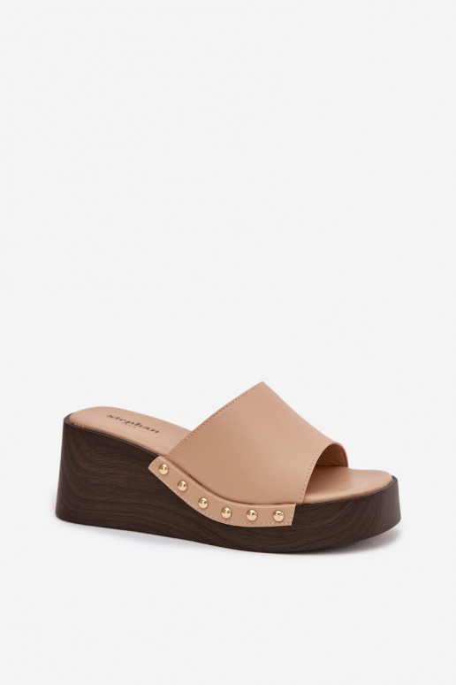 Dames slippers op platform met gouden studs in zandkleur Arionne