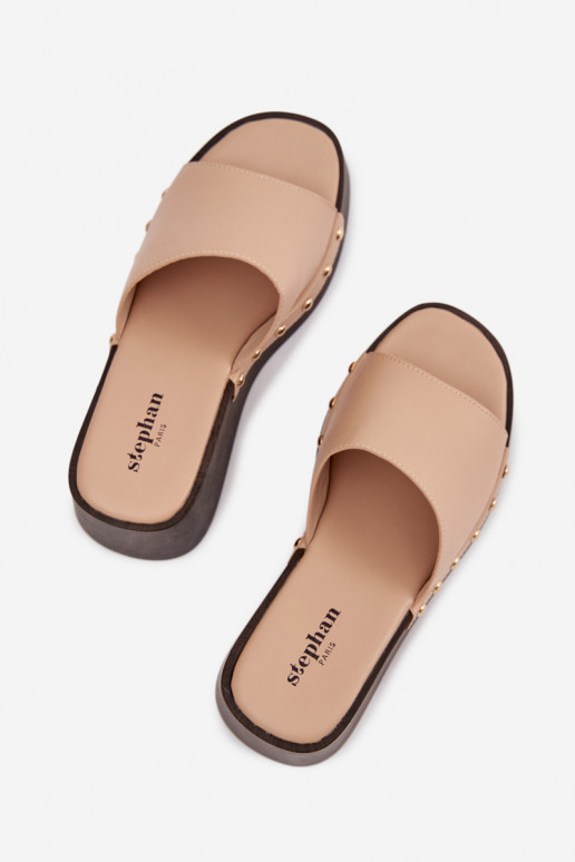 Chaussons pour femmes à plateforme avec des clous dorés de couleur sable Arionne