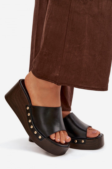 Dames slippers op platform met gouden studs in zwarte kleur Arionne