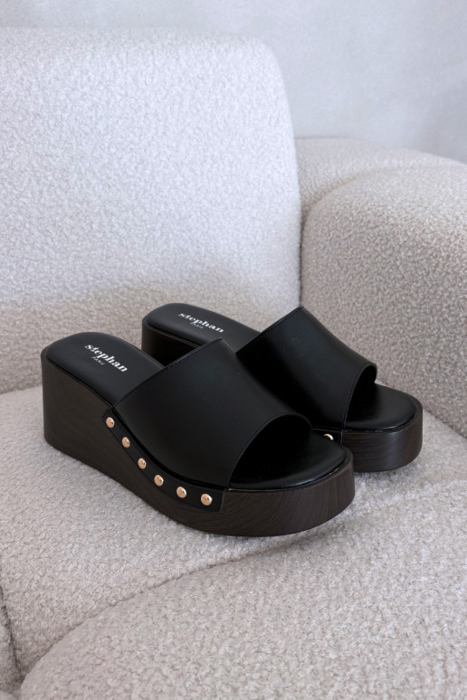 Dames slippers op platform met gouden studs in zwarte kleur Arionne