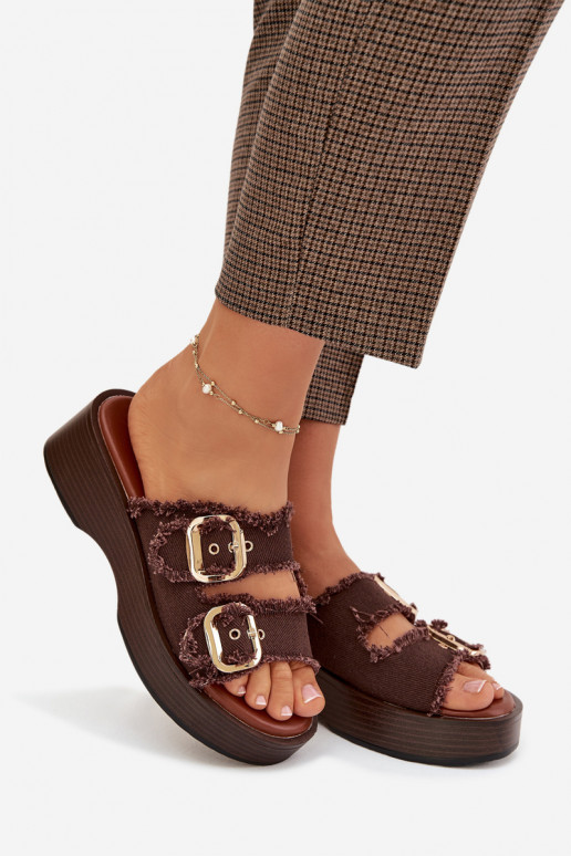 Damen-Pantoletten mit Plateau in Goldfarbe und Schokoladenschnallen