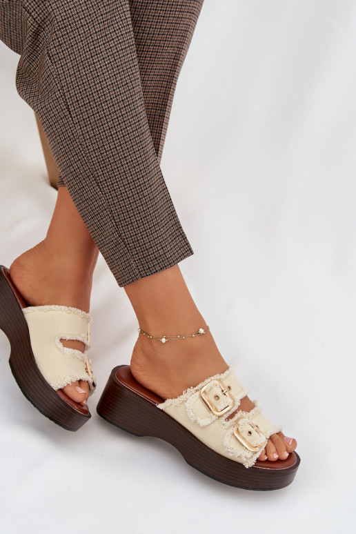 Sandales féminines avec plateforme couleur or et boucles couleur ivoire