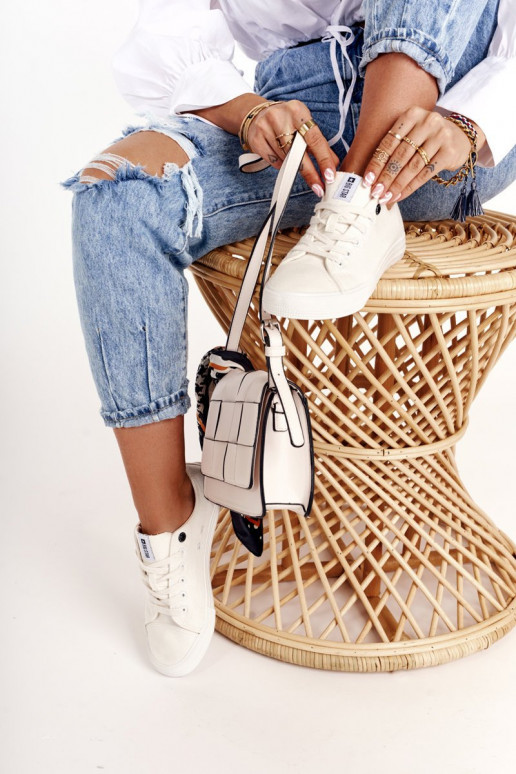 Le bas des femmes chaussures décontractées Big Star DD274451 couleur blanche