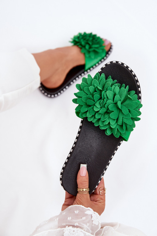 Pantoufles pour femmes Ozdobione avec des motifs florauxami couleur verte Cellanen