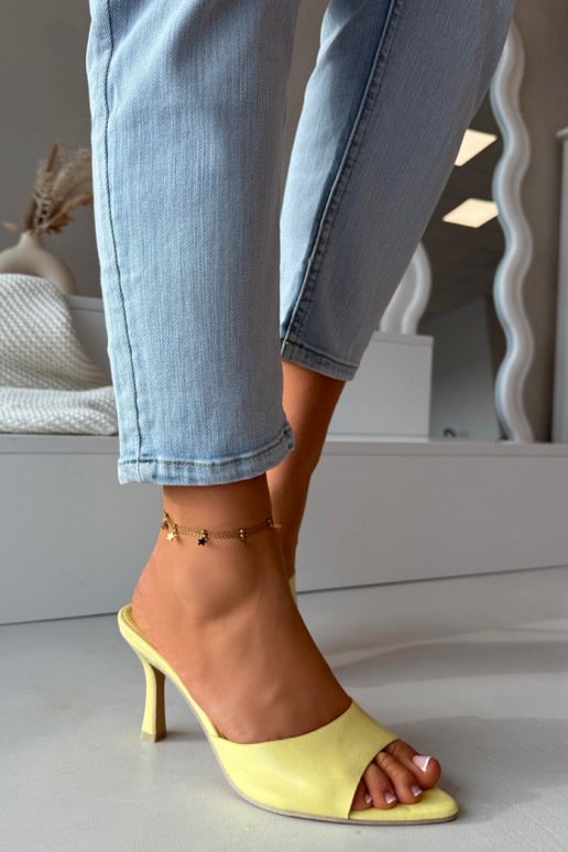 Sandales laquées jaunes à talons Lirissa