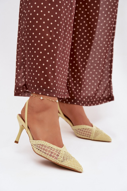 Sandales „Hanelis“ couleur jaune avec éléments ajourés et talons fins