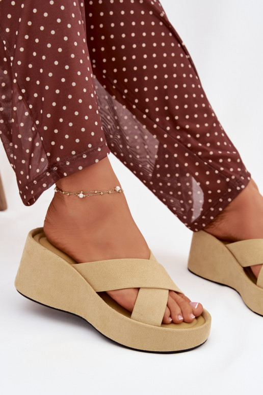 Gelbe Damen-Pantoletten auf Plateausohle aus Kunstwildleder „Calorine"