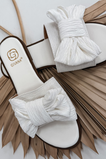 Pantoufles pour femmes avec des talons larges avec des rubans couleur blanche Amivelle