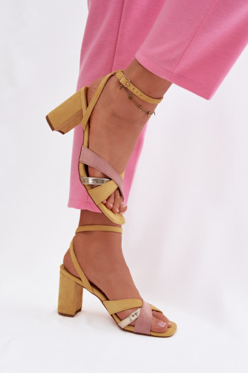 Sandales à talons hauts pour femme avec des bandes en daim écologiqueoÀe couleur jaune Karilora