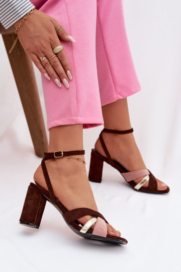 Damenhochhackige Sandalen mit Riemen aus Kunstwildleder, schokoladenfarbig Karilora