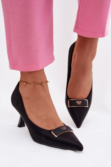 Schoenen met versieringen, zwarte kleur Fessira