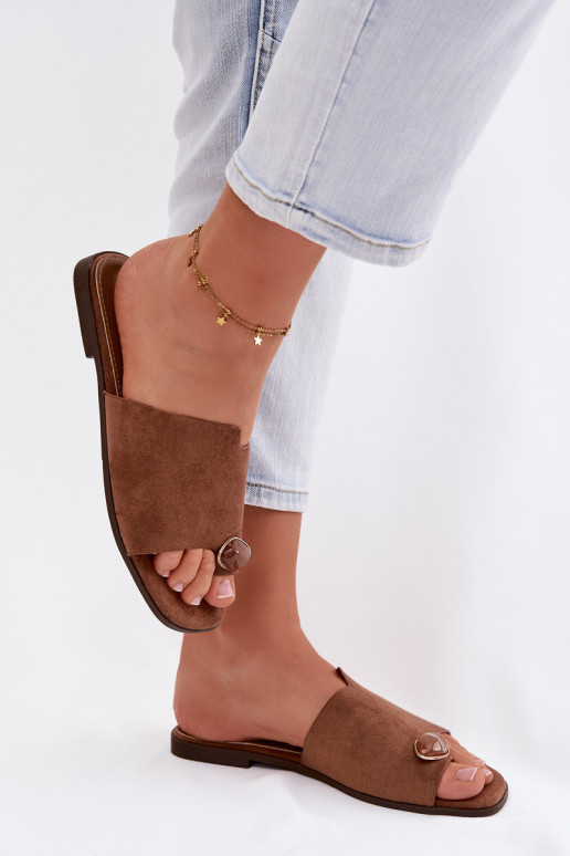 Chaussons Appartement pour femmes Avec des décorations Detalem en daim écologiqueoÀe marron Selavine