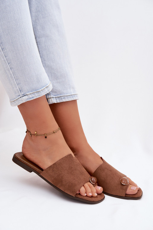 Chaussons Appartement pour femmes Avec des décorations Detalem en daim écologiqueoÀe marron Selavine