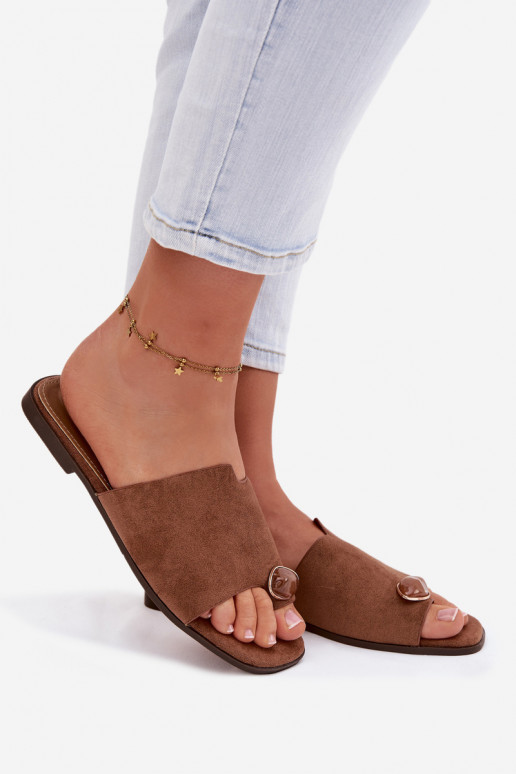 Chaussons Appartement pour femmes Avec des décorations Detalem en daim écologiqueoÀe marron Selavine