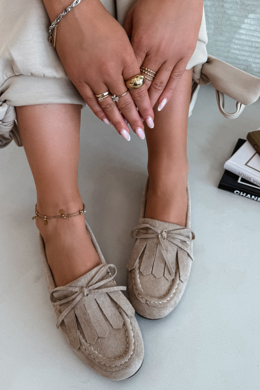 Mocassins pour femmes Glorina couleur sable avec des détails stylés et des franges