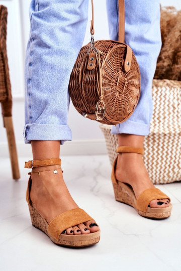 Sandales pour femmes Sur un coin marron Il fautrryMe 2