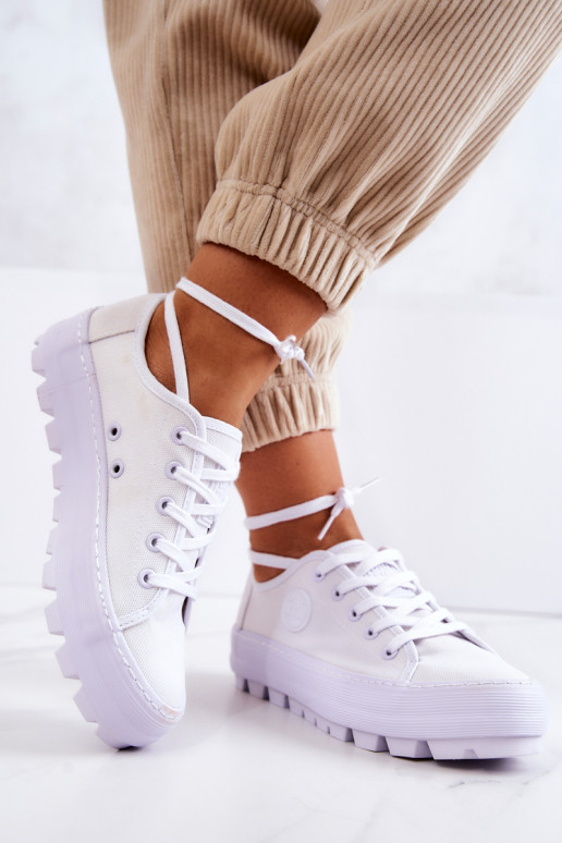 Chaussures de femme avec une plateforme BIG STAR JJ274488 couleur blanche