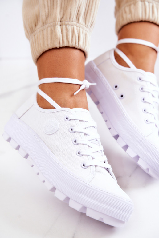 Chaussures de femme avec une plateforme BIG STAR JJ274488 couleur blanche