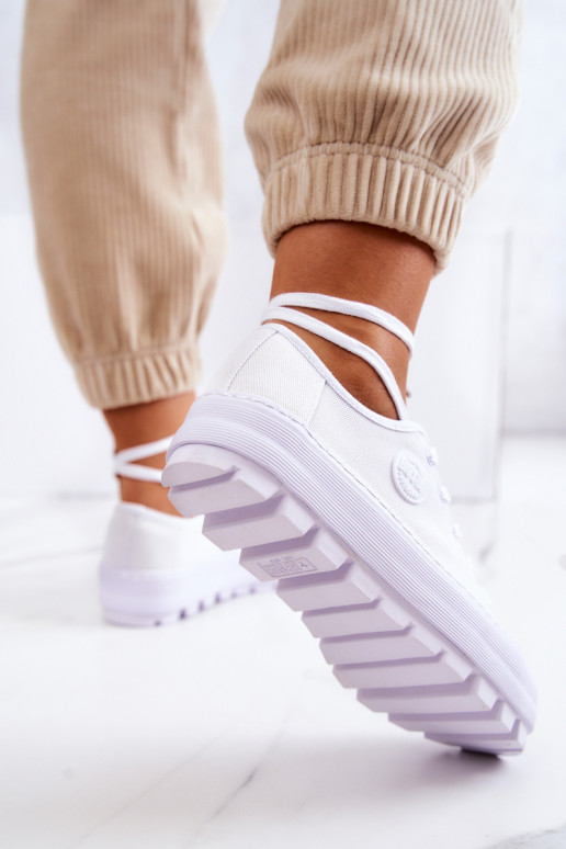 Chaussures de femme avec une plateforme BIG STAR JJ274488 couleur blanche