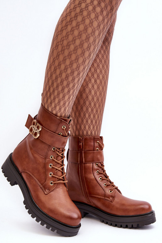 Bottines de travail Féminin avec fermetures éclair avec des ornements marron Ciossava