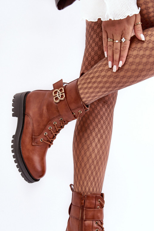 Bottines de travail Féminin avec fermetures éclair avec des ornements marron Ciossava