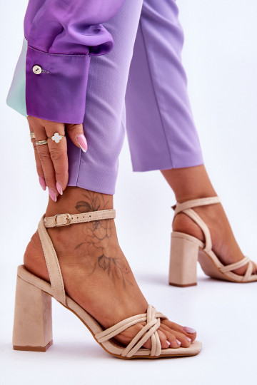 Modèle classique Sandales en daim avec des talons beige Bernett 2