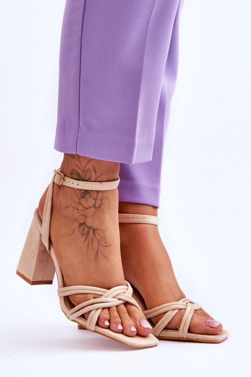 Modèle classique Sandales en daim avec des talons beige Bernett