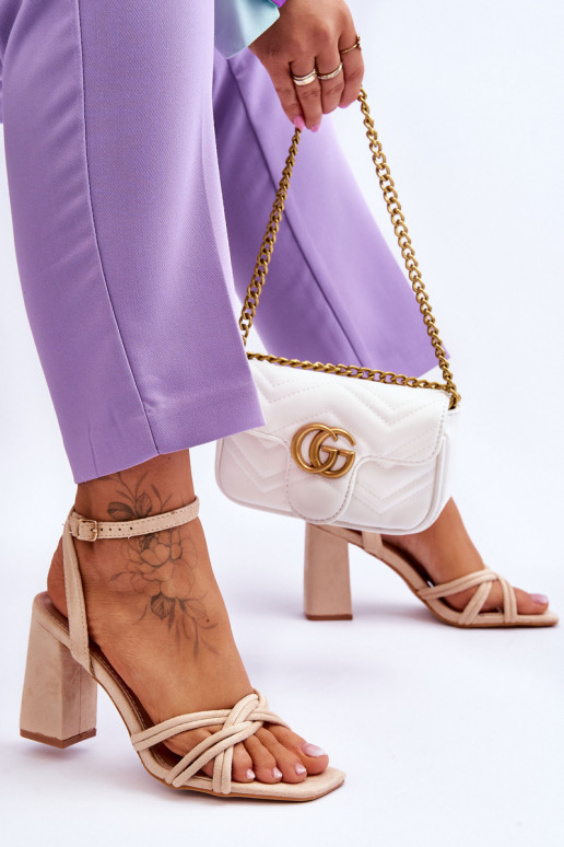 Modèle classique Sandales en daim avec des talons beige Bernett